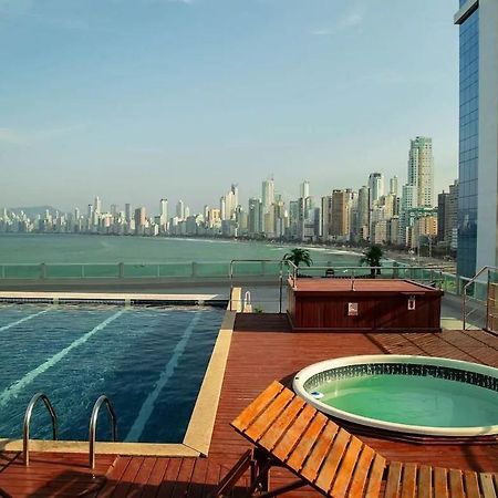 Para Casais, Predio Beira Mar, Em Frente A Roda Gigante Balneário Camboriú Exterior foto